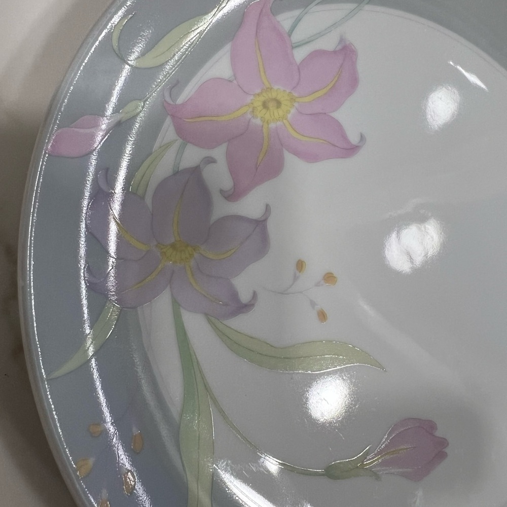 Remembrance by Action 4 Vintage 80s Floral plates - Picture 7 of 7